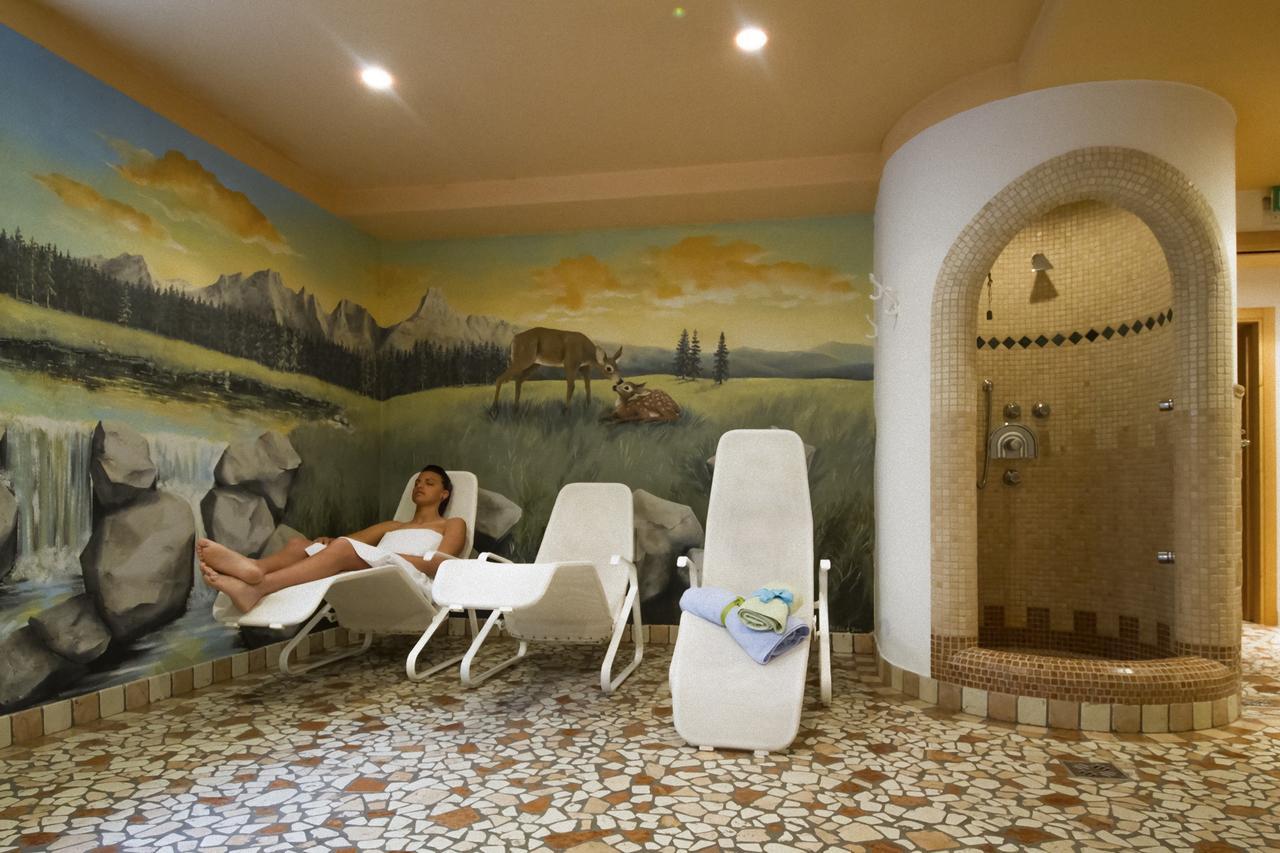Hotel Genzianella Ziano di Fiemme Eksteriør billede