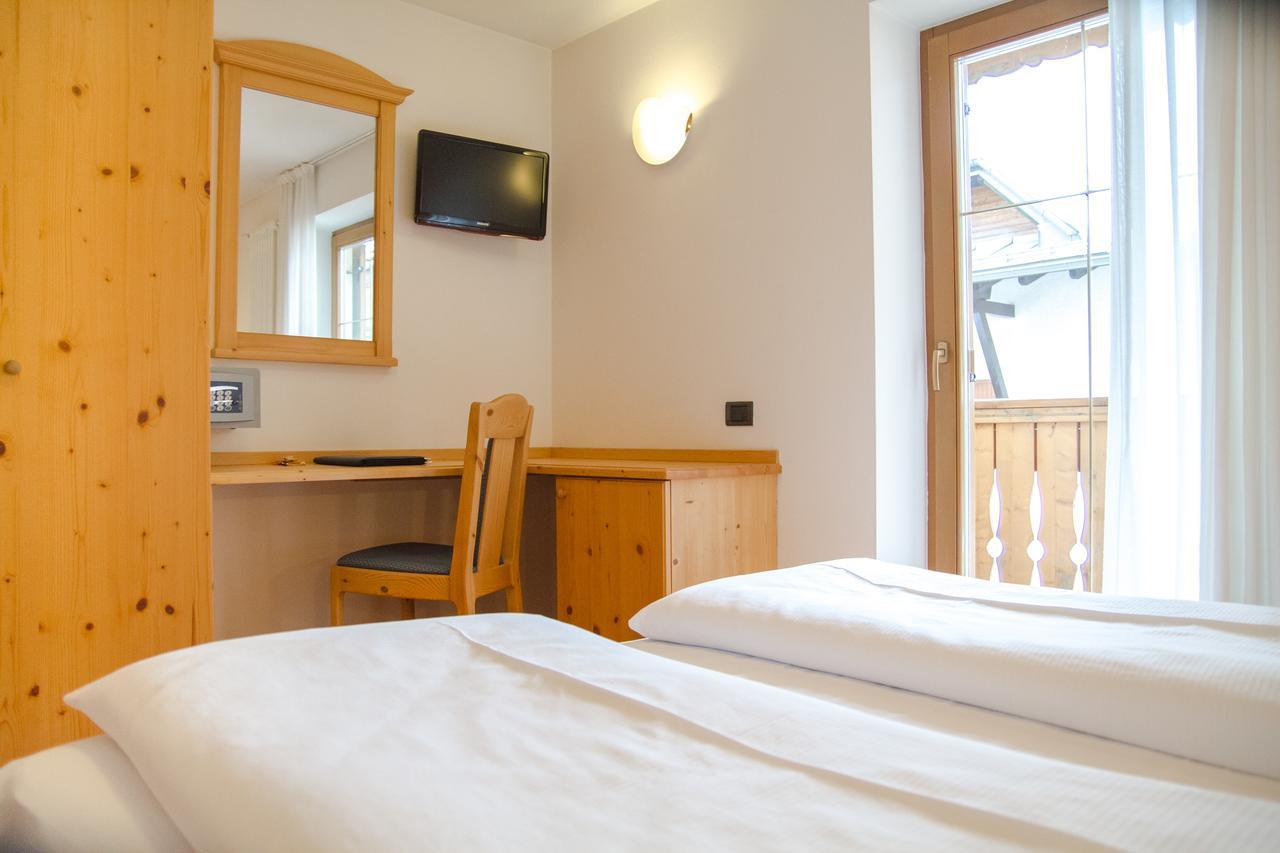 Hotel Genzianella Ziano di Fiemme Eksteriør billede