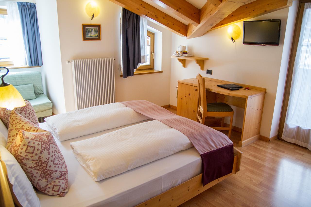 Hotel Genzianella Ziano di Fiemme Eksteriør billede