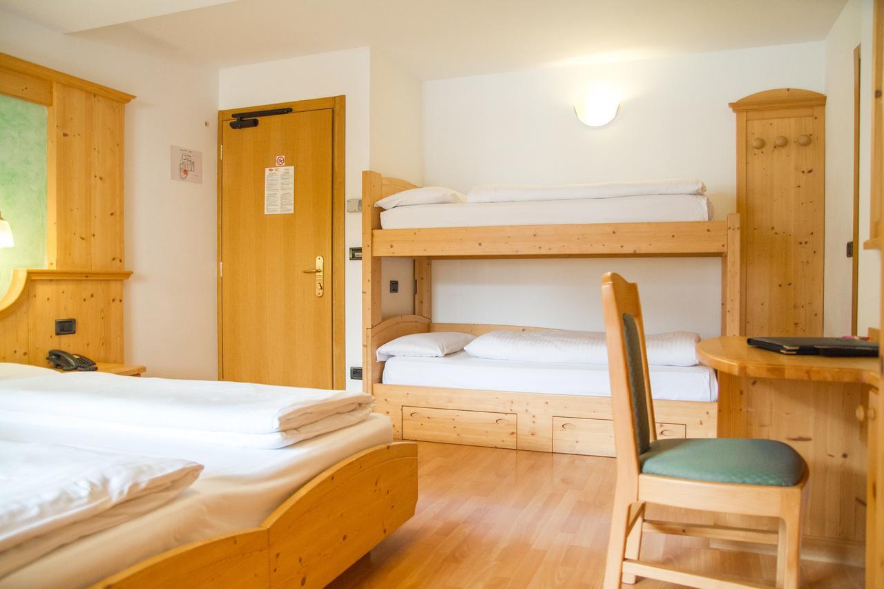 Hotel Genzianella Ziano di Fiemme Eksteriør billede