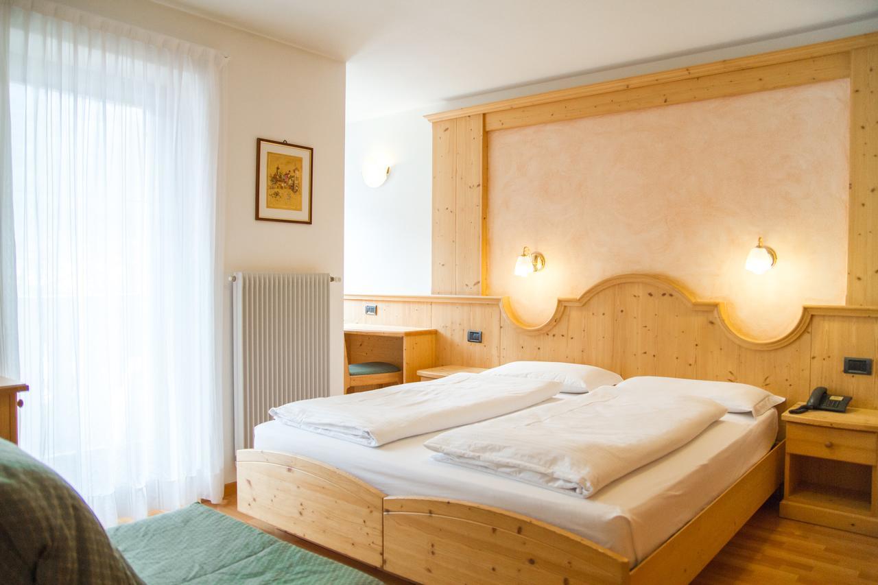 Hotel Genzianella Ziano di Fiemme Eksteriør billede