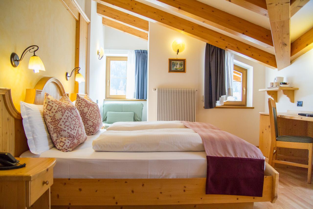 Hotel Genzianella Ziano di Fiemme Eksteriør billede