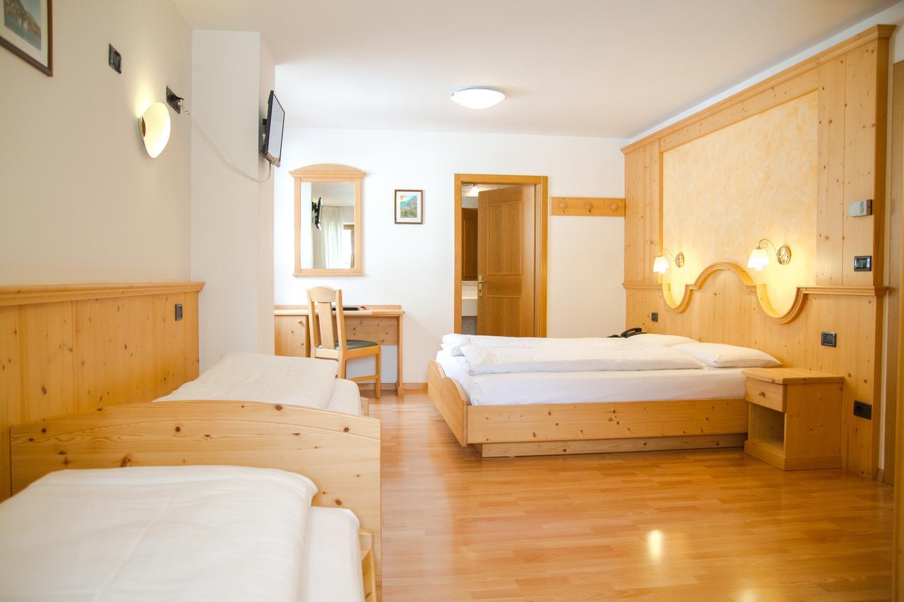 Hotel Genzianella Ziano di Fiemme Eksteriør billede