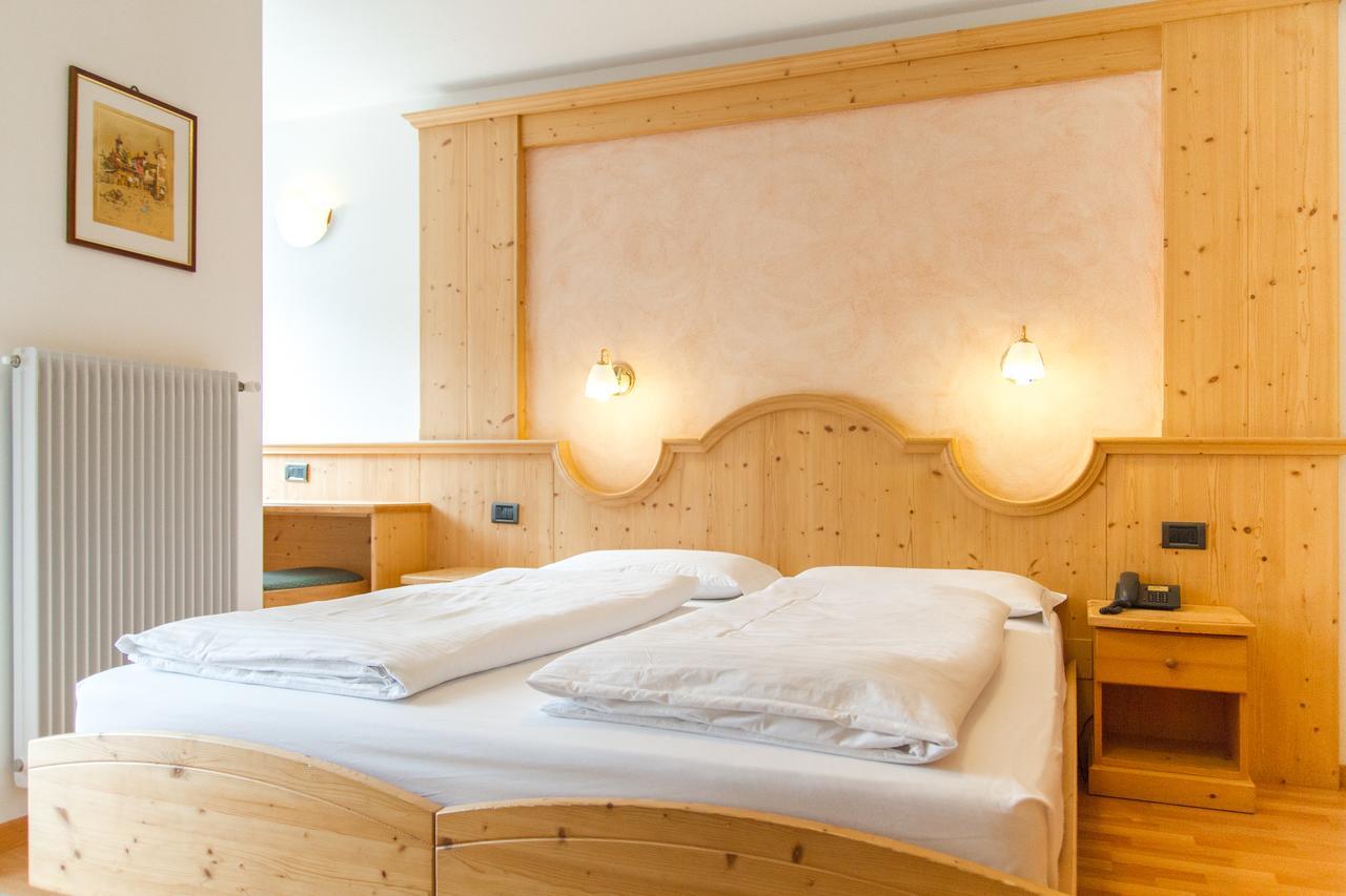 Hotel Genzianella Ziano di Fiemme Eksteriør billede