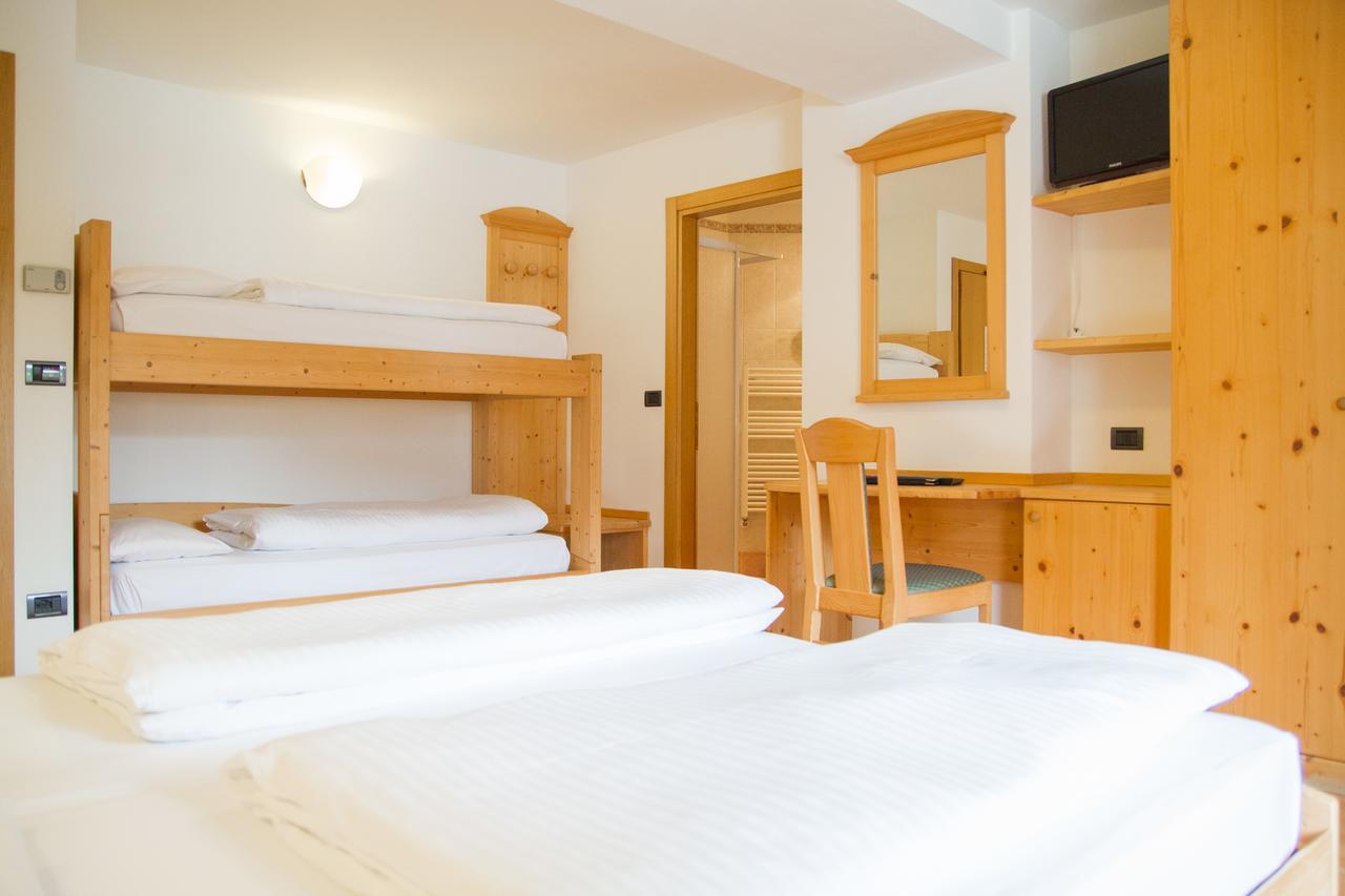 Hotel Genzianella Ziano di Fiemme Eksteriør billede